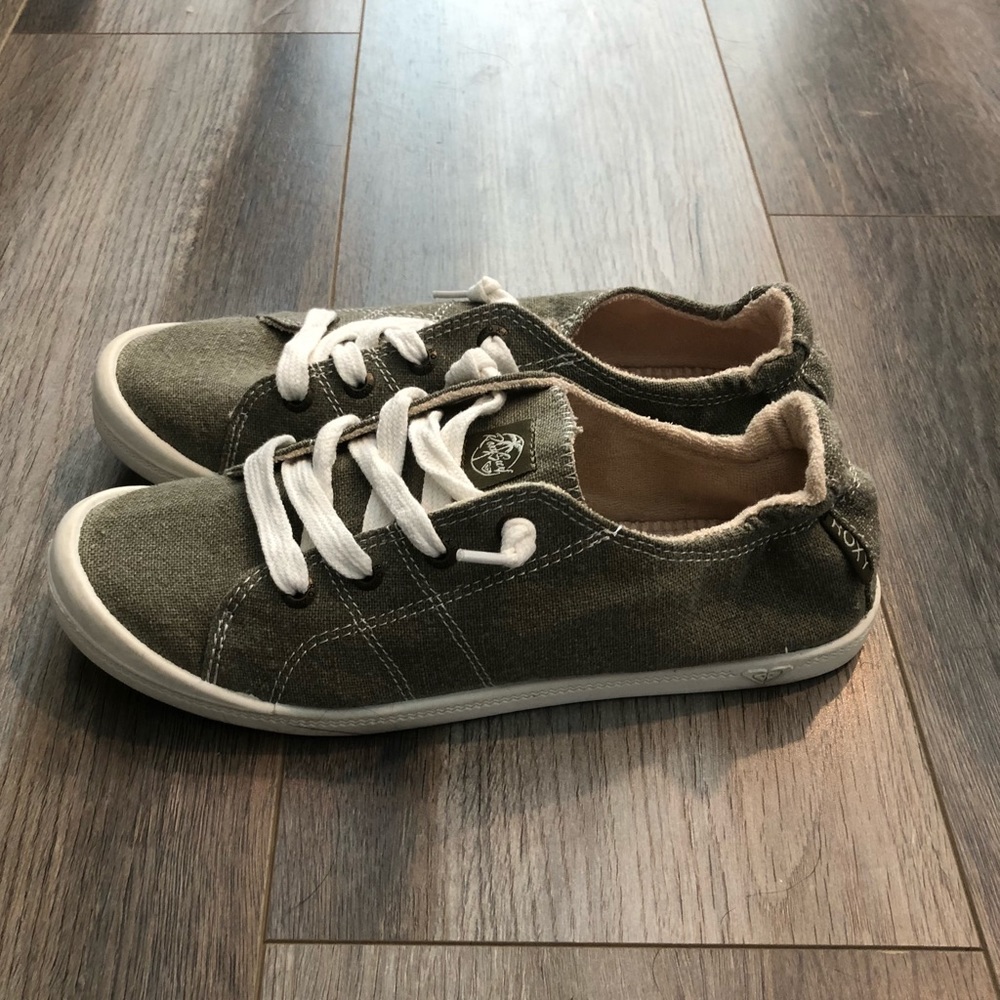 NWT Roxy Shoes